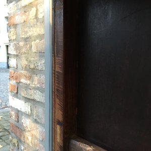 Een Chinese tweedeurskast in hongmu en huanghuali met zitan drakenpanelen, 18/19e eeuw — foto 21