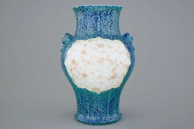 Een Chinese vaas in robin's egg en faux marbre glazuur, Qianlong gemerkt, 20e eeuw