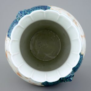 Een Chinese vaas in robin's egg en faux marbre glazuur, Qianlong gemerkt, 20e eeuw — foto 5