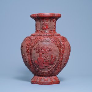 Een Chinese vaas in rood lakwerk, Qianlong merk, 19/20e eeuw — foto 1