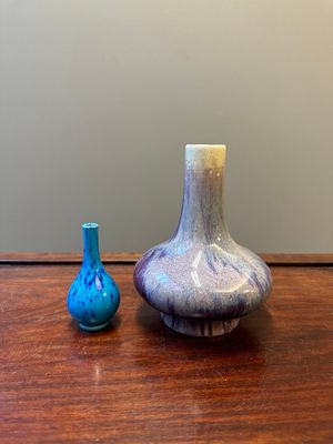 Een Chinese vaas met flambé glazuur en een vaas met blauwe spatten op turquoise fondkleur, Daoguang merk, 19/20e eeuw — foto 1