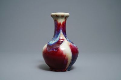 Een Chinese vaas met flambé glazuur, Qianlong
