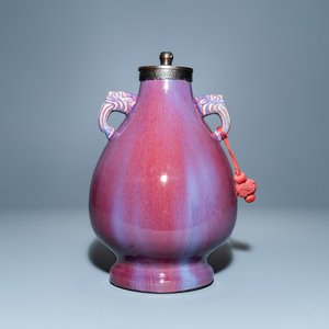 Een Chinese vaas met flambé glazuur tot lamp omgevormd, Qianlong — foto 1
