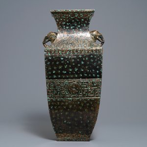 Een Chinese vaas met imitatie-bronzen glazuur, Qianlong merk, Republiek — foto 3