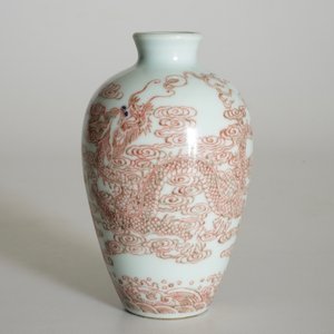 Een Chinese vaas met onderglazuur rood drakendecor, 19/20e eeuw — foto 9