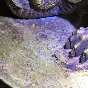 Een Chinese verguld bronzen bel in zitan houder, Qianlong merk, 18/19e eeuw — foto 19