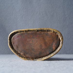 Een Chinese verguld bronzen figuur van Amitayus, 17/18e eeuw — foto 19