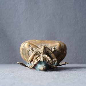 Een Chinese verguld bronzen figuur van Amitayus, 17/18e eeuw — foto 20