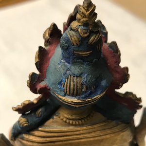 Een Chinese verguld bronzen figuur van Amitayus, 17/18e eeuw — foto 11