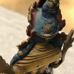 Een Chinese verguld bronzen figuur van Amitayus, 17/18e eeuw — foto 12