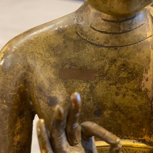 Een Chinese verguld bronzen figuur van Boeddha, 17e eeuw — foto 12