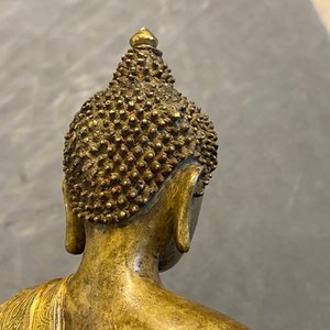 Een Chinese verguld bronzen figuur van Boeddha, 17e eeuw — foto 17