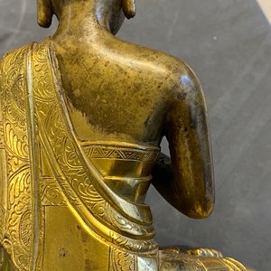 Een Chinese verguld bronzen figuur van Boeddha, 17e eeuw — foto 18