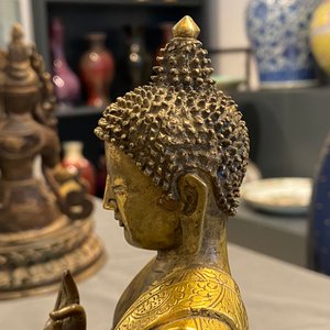 Een Chinese verguld bronzen figuur van Boeddha, 17e eeuw — foto 24