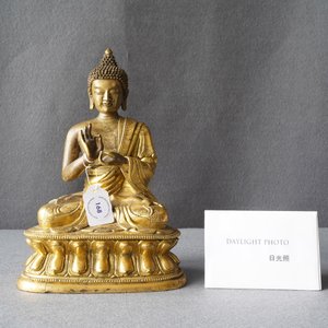 Een Chinese verguld bronzen figuur van Boeddha, 17e eeuw — foto 8