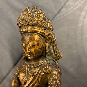 Een Chinese verguld bronzen figuur van Boeddha Amitayus, Qianlong, gedateerd 1770 — foto 14