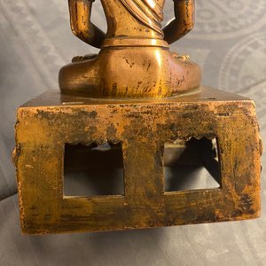 Een Chinese verguld bronzen figuur van Boeddha Amitayus, Qianlong, gedateerd 1770 — foto 18