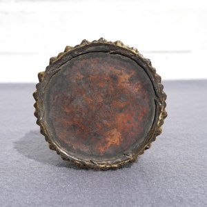 Een Chinese verguld bronzen figuur van een staande Boeddha met inscriptie, Qianlong — foto 41