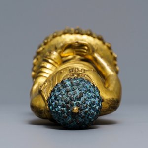 Een Chinese verguld bronzen figuur van een staande Boeddha met inscriptie, Qianlong — foto 7
