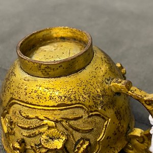 Een Chinese verguld bronzen rituele kop met oor, Ming — foto 12