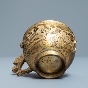 Een Chinese verguld bronzen rituele kop met oor, Ming — foto 7
