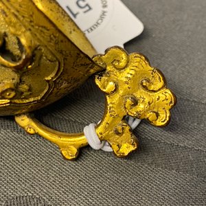 Een Chinese verguld bronzen rituele kop met oor, Ming — foto 10