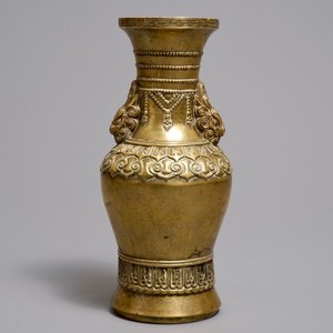 Een Chinese verguld bronzen vaas, Xuande merk, 17/18e eeuw — foto 3