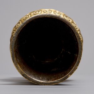 Een Chinese verguld bronzen vaas, Xuande merk, 17/18e eeuw — foto 6