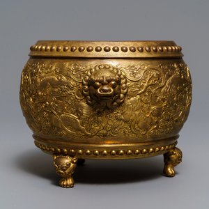 Een Chinese verguld bronzen wierookbrander met tempelleeuwen, Qianlong merk, 19/20e eeuw — foto 2