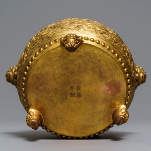 Een Chinese verguld bronzen wierookbrander met tempelleeuwen, Qianlong merk, 19/20e eeuw — foto 6