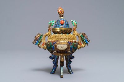Een Chinese verguld en geëmailleerd zilveren wierookbrander met jade inlegwerk, Republiek, 20e eeuw