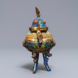 Een Chinese verguld en geëmailleerd zilveren wierookbrander met jade inlegwerk, Republiek, 20e eeuw — foto 2