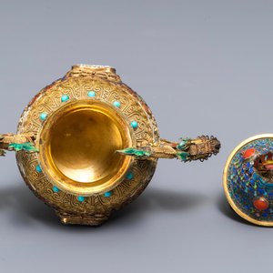 Een Chinese verguld en geëmailleerd zilveren wierookbrander met jade inlegwerk, Republiek, 20e eeuw — foto 5