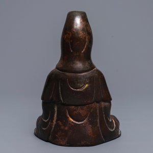 Een Chinese verguld en gelakt bronzen figuur van Guanyin, 18e eeuw — foto 3