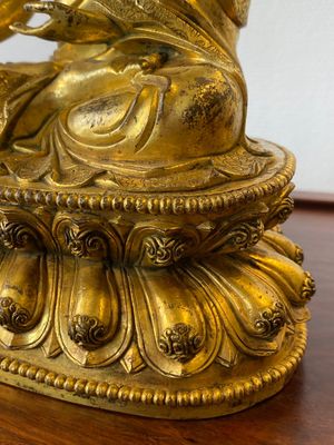 Een Chinese vergulde bronzen Boeddha Shakyamuni, wellicht Ming — foto 12
