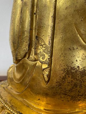 Een Chinese vergulde bronzen Boeddha Shakyamuni, wellicht Ming — foto 13