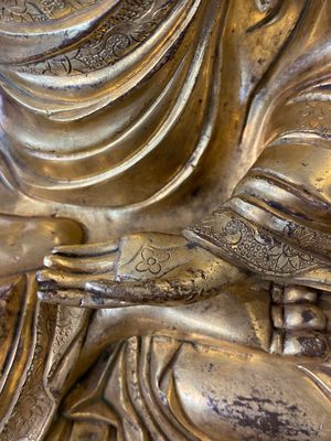 Een Chinese vergulde bronzen Boeddha Shakyamuni, wellicht Ming — foto 8