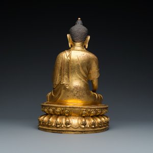 Een Chinese vergulde bronzen Boeddha Shakyamuni, wellicht Ming — foto 2