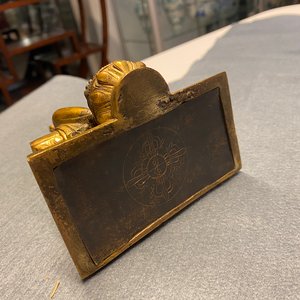 Een Chinese vergulde bronzen figuur van Boeddha, 18/19e eeuw — foto 18