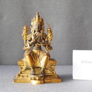 Een Chinese vergulde bronzen figuur van Boeddha, 18/19e eeuw — foto 7