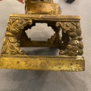 Een Chinese vergulde bronzen figuur van Boeddha Amitayus, Qianlong — foto 17