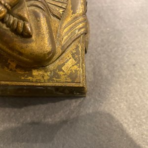 Een Chinese vergulde bronzen figuur van Boeddha Amitayus, Qianlong — foto 10