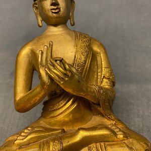 Een Chinese vergulde bronzen figuur van Boeddha, Kangxi — foto 20