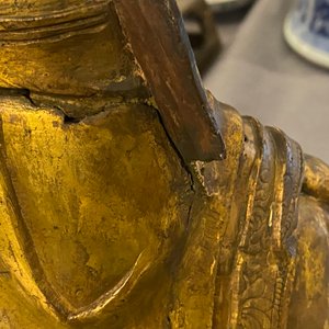 Een Chinese vergulde bronzen figuur van een zittende Boeddha, Ming — foto 34