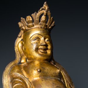 Een Chinese vergulde bronzen figuur van een zittende Boeddha, Ming — foto 10