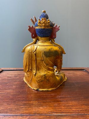 Een Chinese vergulde bronzen sculptuur van Shakyamuni Boeddha, 15/16e eeuw — foto 3