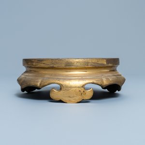 Een Chinese vergulde bronzen sokkel, 19e eeuw — foto 6