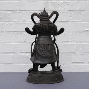 Een Chinese vergulde en gelakte bronzen figuur van Weituo, Ming — foto 11