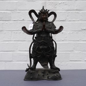 Een Chinese vergulde en gelakte bronzen figuur van Weituo, Ming — foto 9