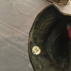 Een Chinese vergulde en gelakte bronzen groep van Guanyin met een kind, 18e eeuw — foto 14